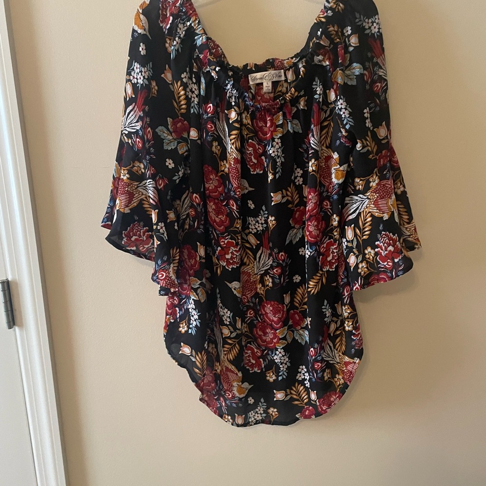 Stem & Vine Black and Pink Flutter Sleeve Blouse